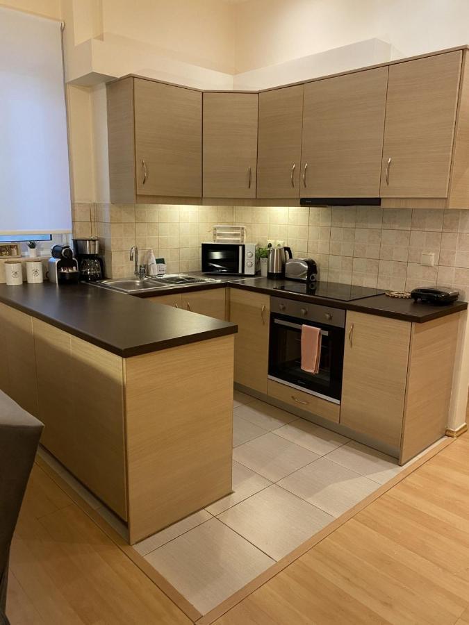 Elegant Glyfada Apartment-Private Garden-Near Metro Athens Ngoại thất bức ảnh