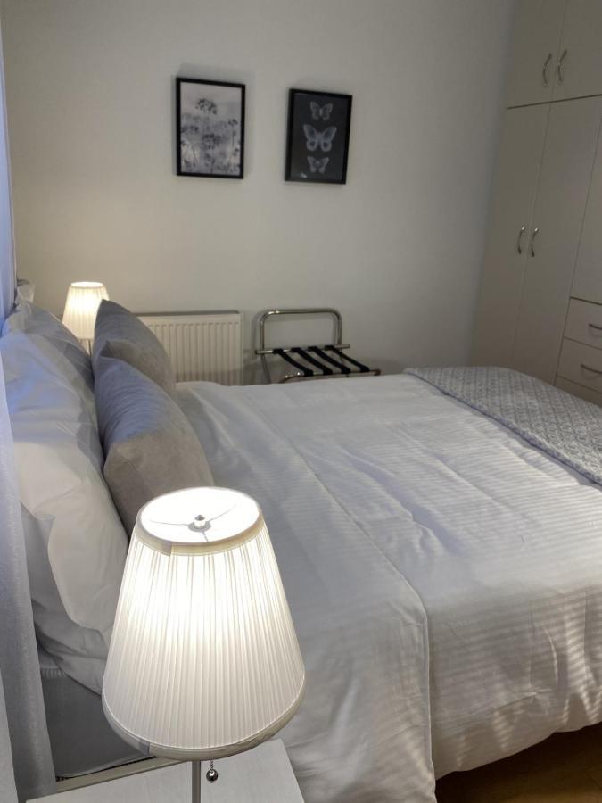 Elegant Glyfada Apartment-Private Garden-Near Metro Athens Ngoại thất bức ảnh