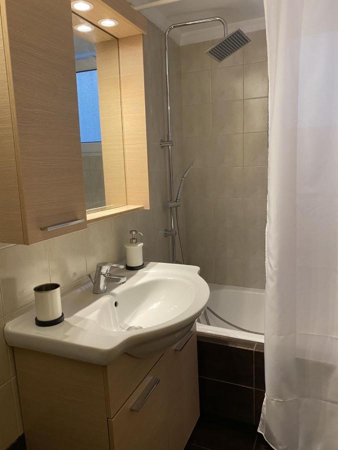 Elegant Glyfada Apartment-Private Garden-Near Metro Athens Ngoại thất bức ảnh