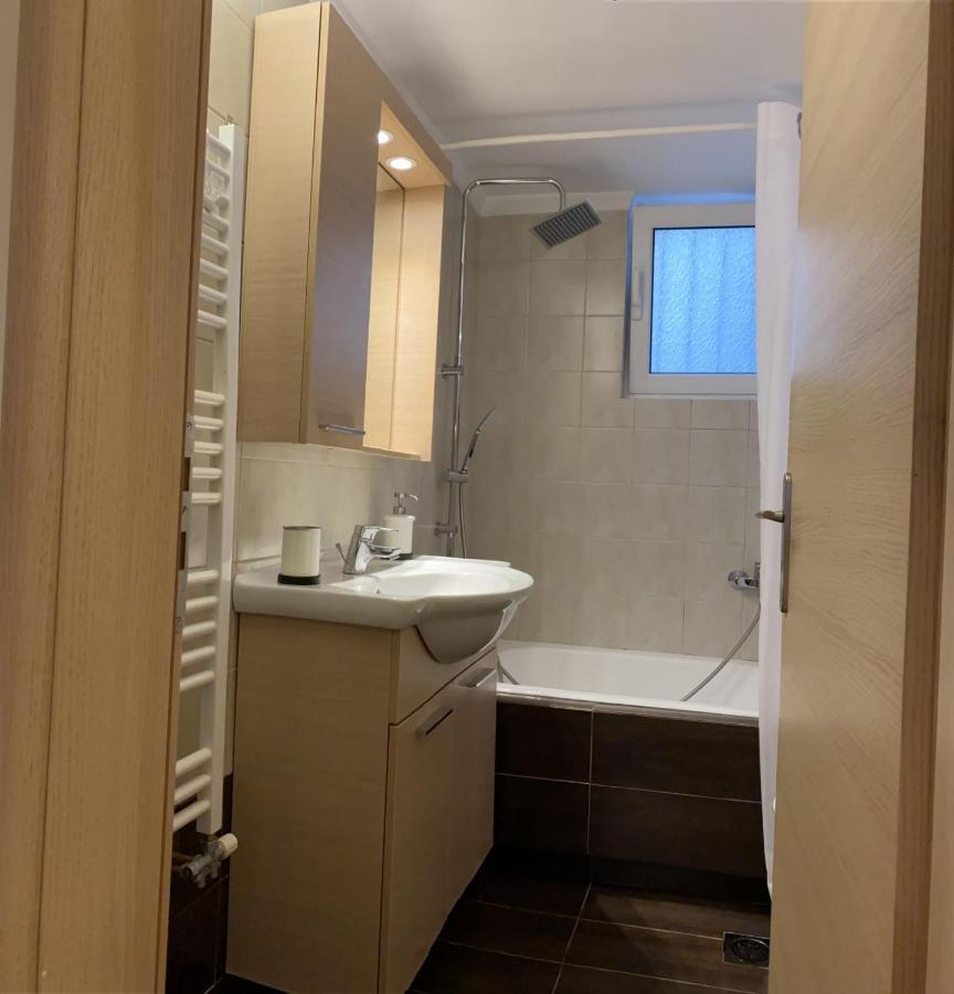 Elegant Glyfada Apartment-Private Garden-Near Metro Athens Ngoại thất bức ảnh