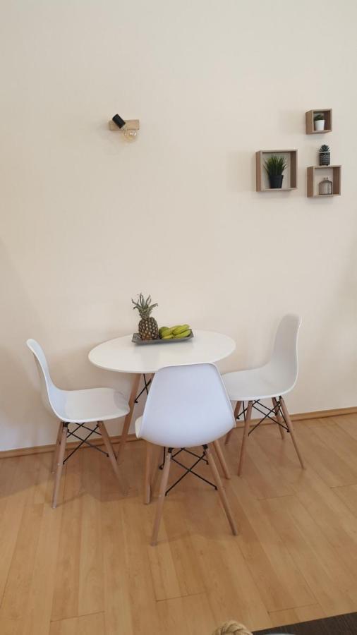 Elegant Glyfada Apartment-Private Garden-Near Metro Athens Ngoại thất bức ảnh