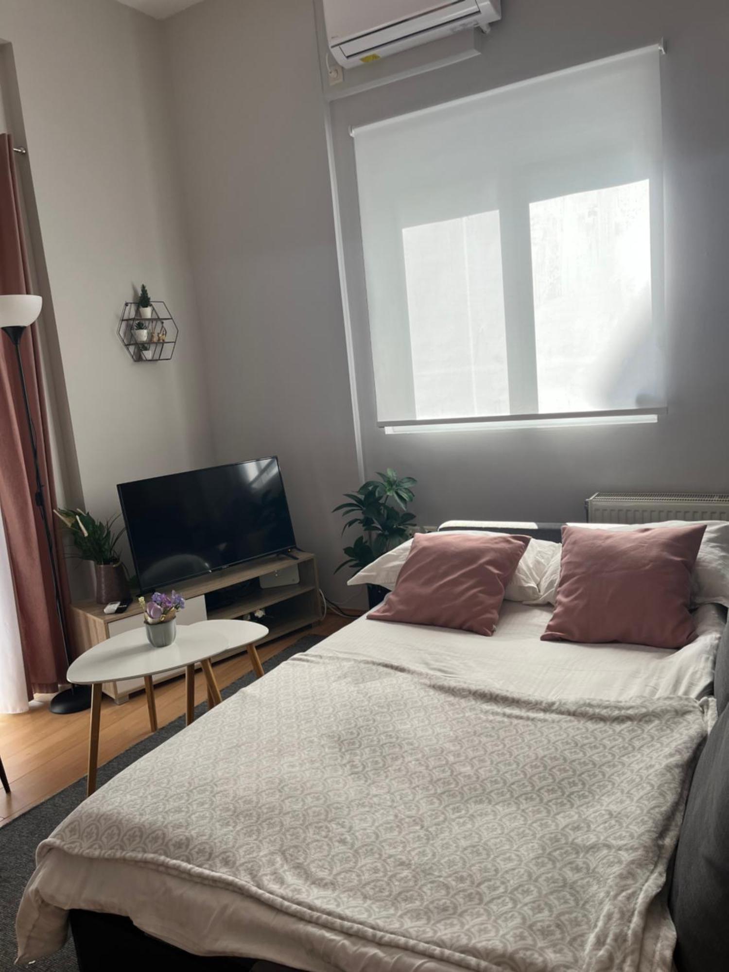 Elegant Glyfada Apartment-Private Garden-Near Metro Athens Ngoại thất bức ảnh