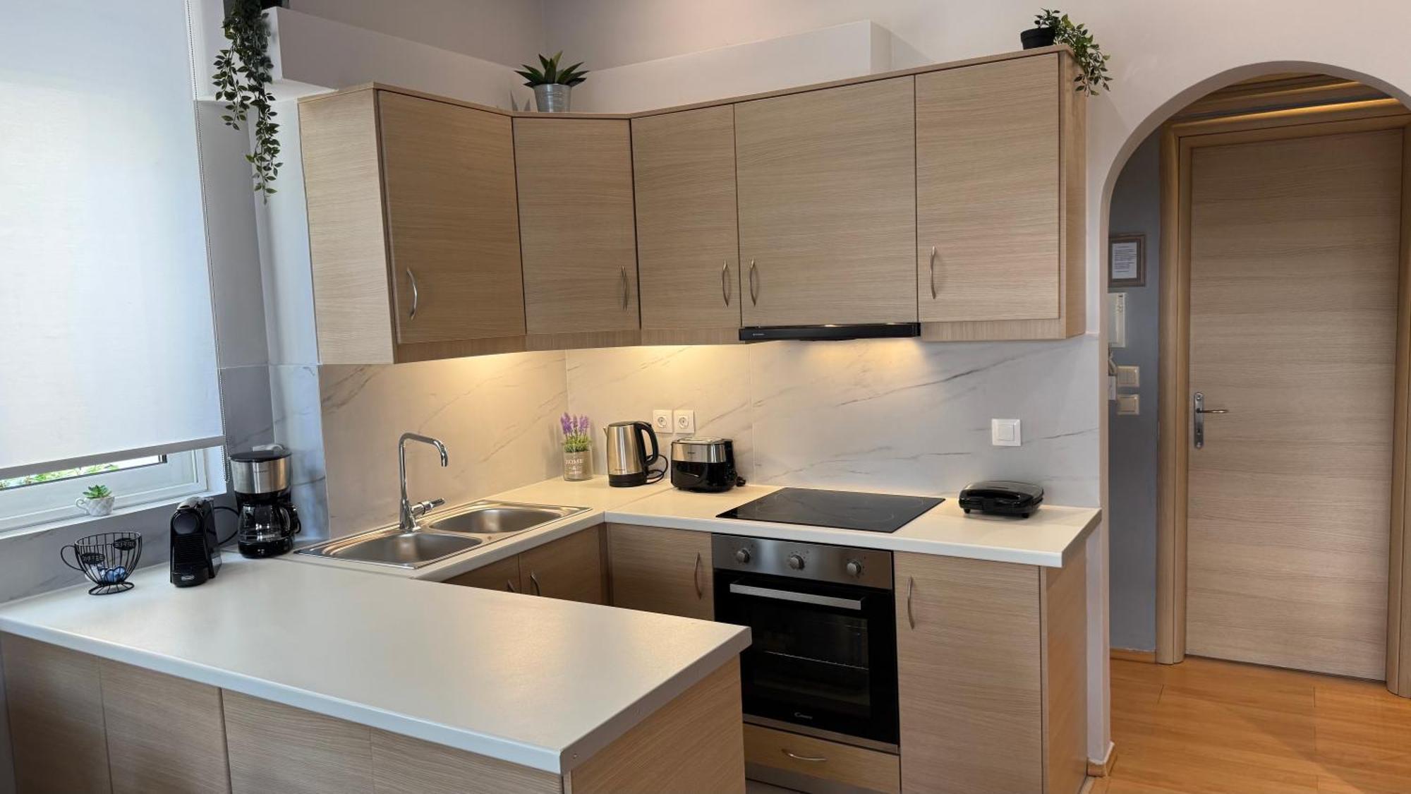 Elegant Glyfada Apartment-Private Garden-Near Metro Athens Ngoại thất bức ảnh