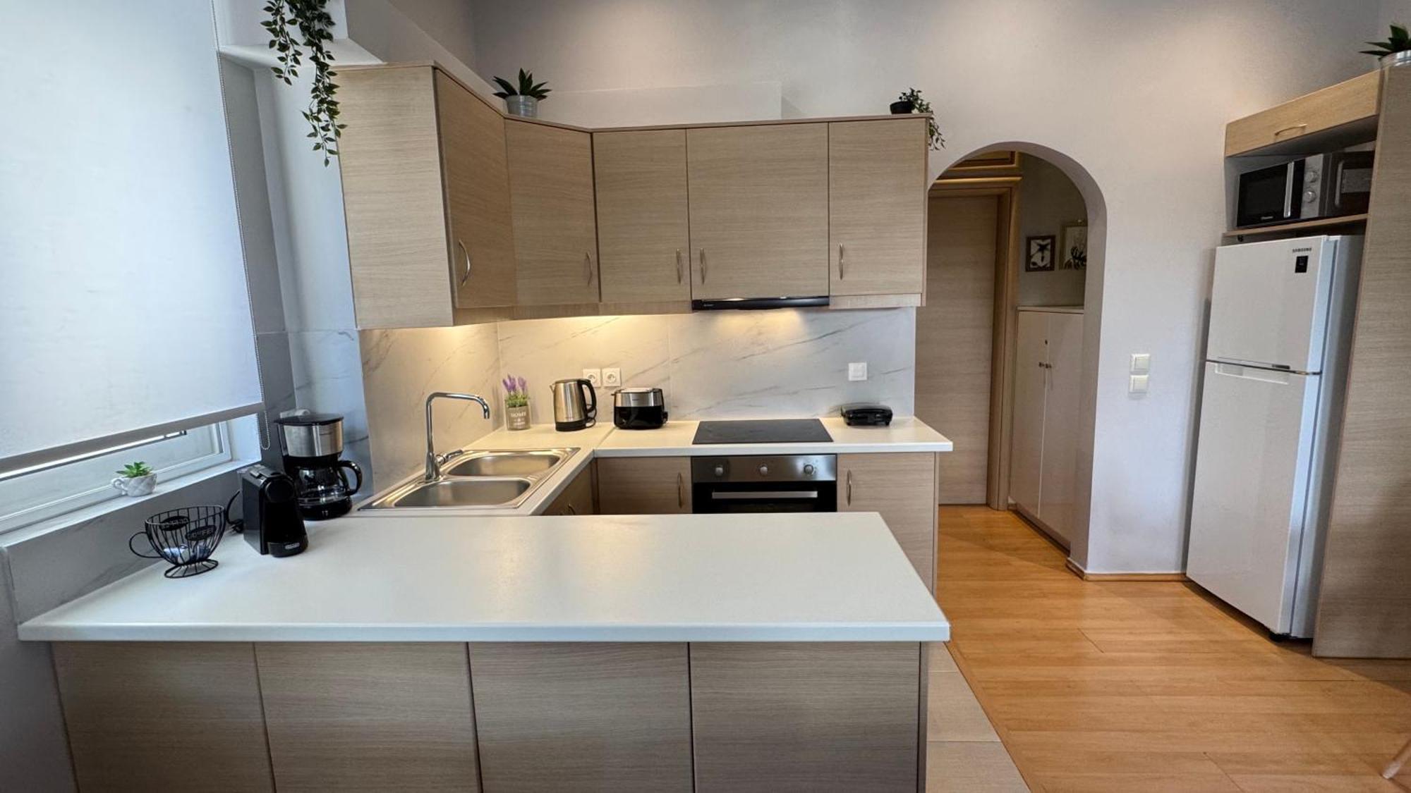 Elegant Glyfada Apartment-Private Garden-Near Metro Athens Ngoại thất bức ảnh