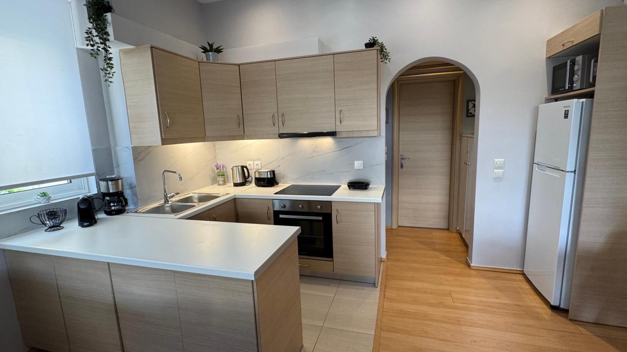 Elegant Glyfada Apartment-Private Garden-Near Metro Athens Ngoại thất bức ảnh